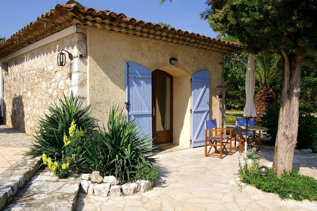 Le Mas Shabanou Bed and Breakfast Roquefort-les-Pins Esterno foto