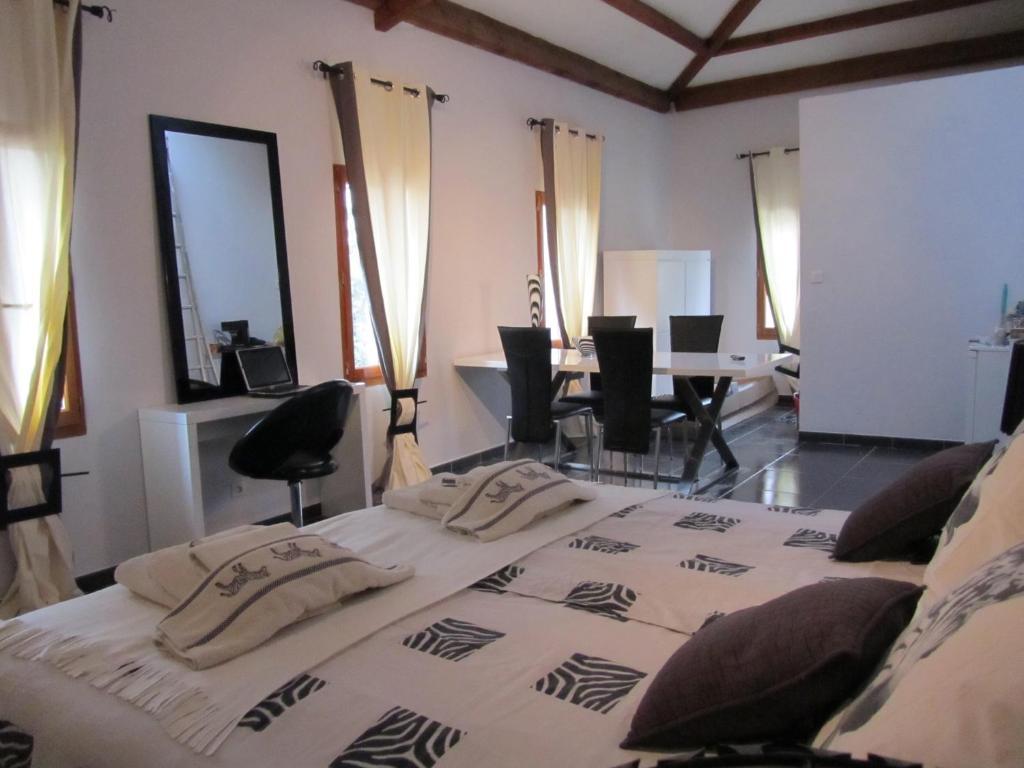 Le Mas Shabanou Bed and Breakfast Roquefort-les-Pins Camera foto